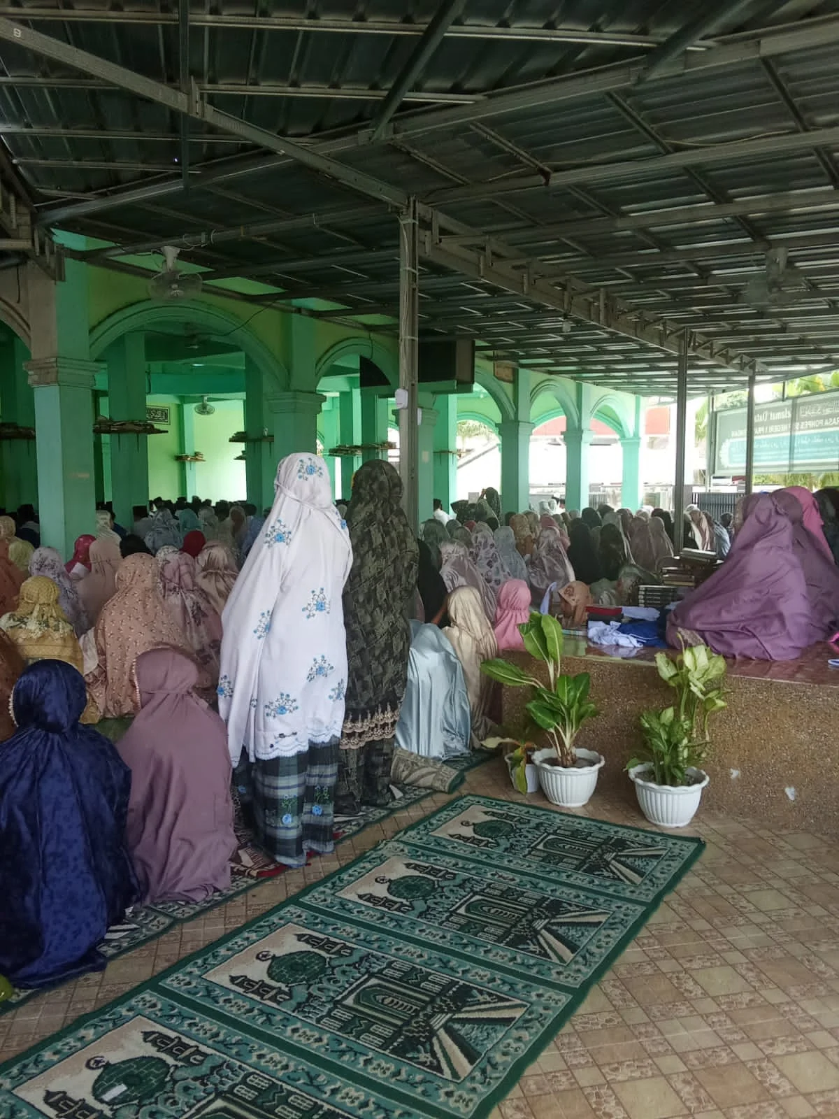 Sholat zuhur berjamaah
