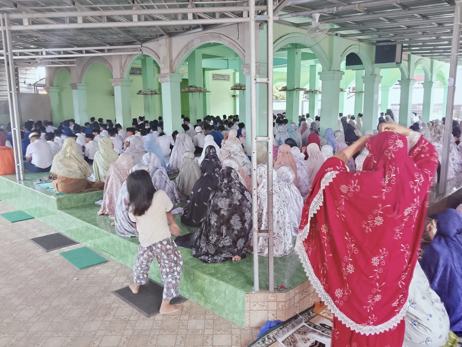 Sholat Zuhur Berjamaah