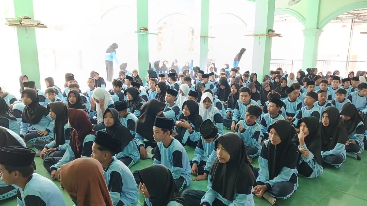 SMP Negeri 1 Praya Tengah Gelar Pra-MPLS Hari Pertama